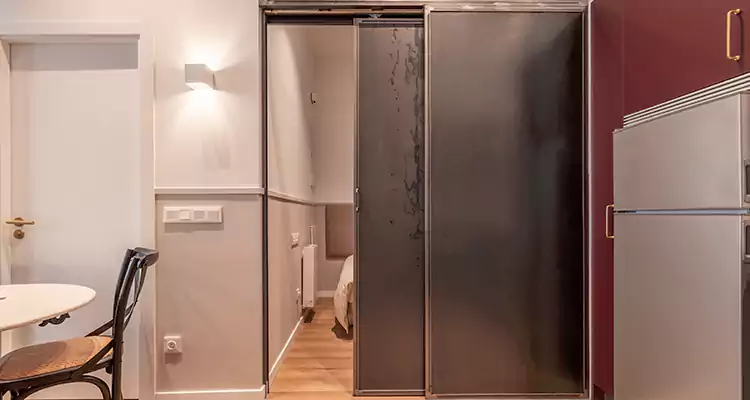 We Fix Closet Sliding Door in East Lake, FL 